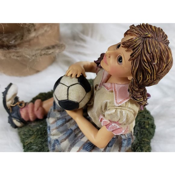 Yesterday's Child Mia The Save Soccer Figurine𤩠- Picture 7 of 11